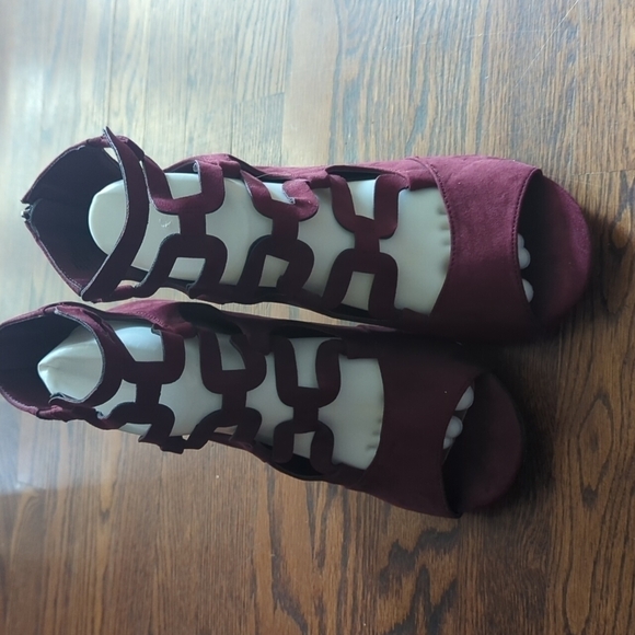 Torrid wine merlot Office Siren vegan suede strappy birdcage dress sandals. 9W - Picture 4 of 13